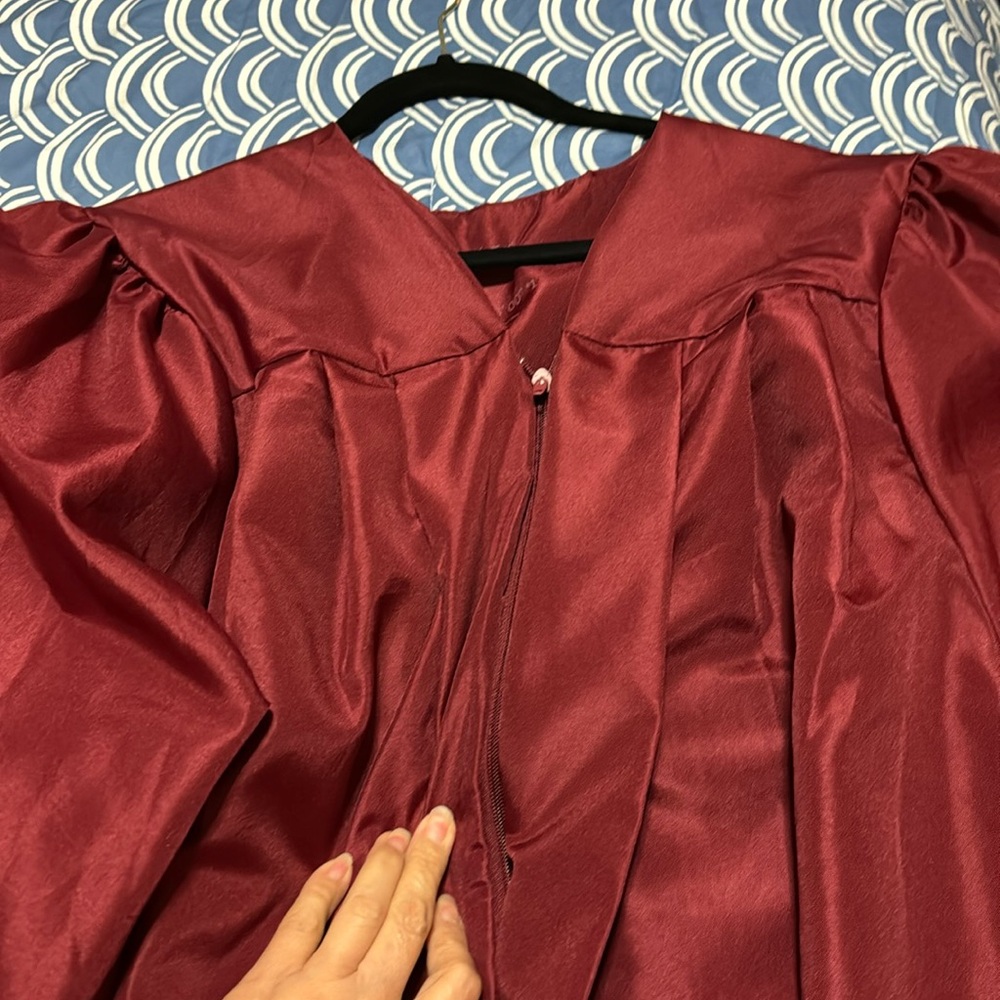 Graduation gown 5’10”-6’ maroon jostens